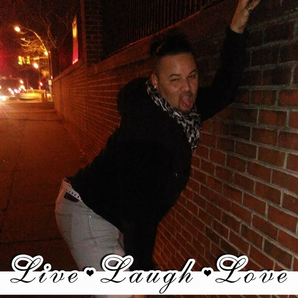 Meet your Posher, Quién más - Picture 1 of 1